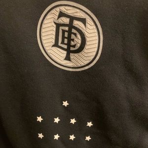 tde x nike crest logo tde black